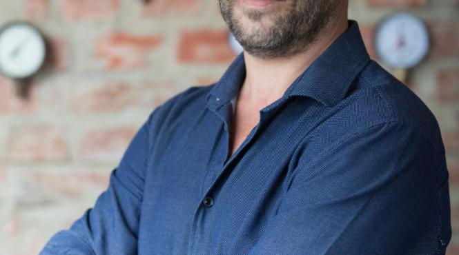 bogdan stoica crede ca istoria romaniei asa cum se preda la scoala e inutila urmatoarea sa carte e pentru tatii de viitori tipi misto