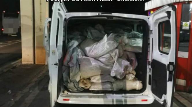 captura de 9 milioane de euro la vama giurgiu a fost descoperit un microbuz cu 750 kg de canabis