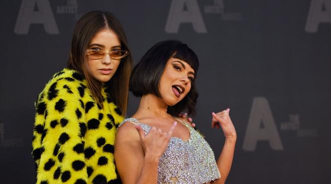 inna si roxen impreuna pe covorul rosu la the artist awards