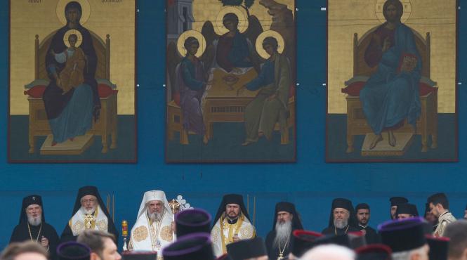 patriarhul daniel despre sfintii omagiati in aceste zile au in comun smerenia milostenia sfintenia vietii