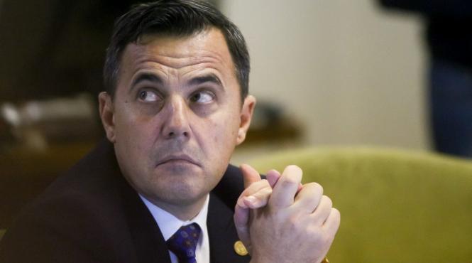 ministeriabilul grinda nasit in afaceri de controversatul gigi kent