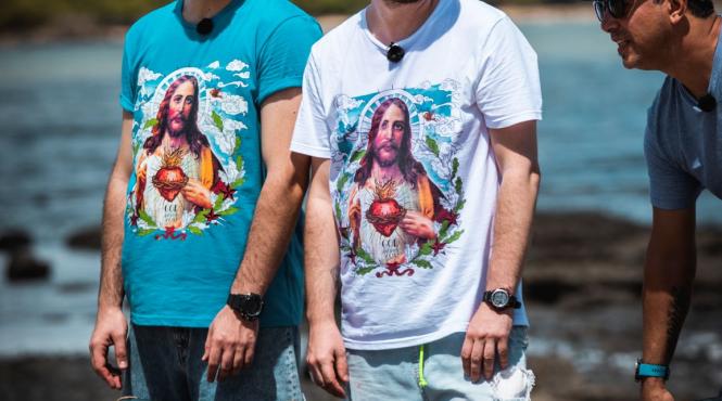 alex abagiu si radu si au facut tricouri cu vica si daniela crudu pentru asia express