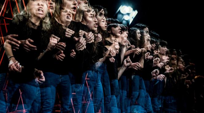 153 de secunde manifestul milenialilor pe scena centrului national al dansului din bucuresti