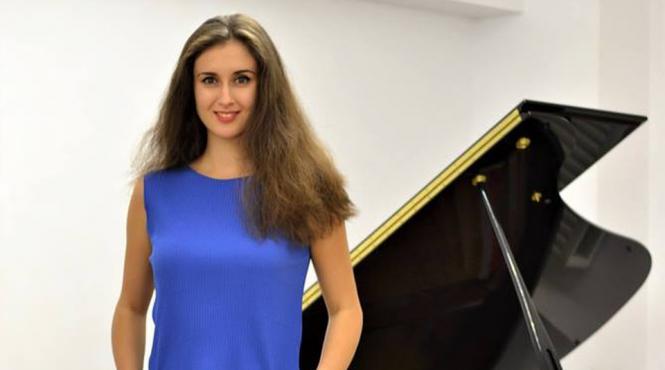 recital de pian in onoarea zilei nationale a romaniei sustinut de pianista sinziana mircea