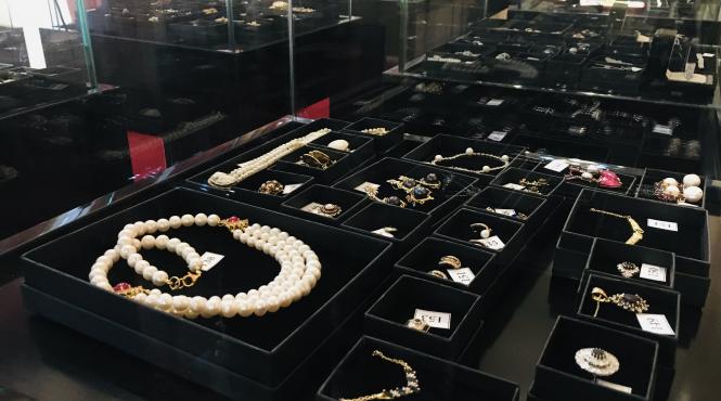 bijuterii de hollywood la licitatie in romania