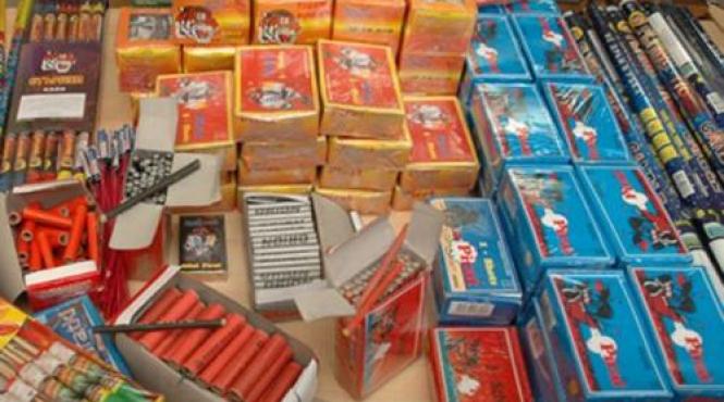 perchezitii la braila o tona si jumatate de materiale pirotehnice confiscate de politisti