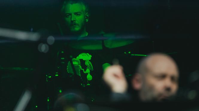 oameni de radio pe scena teatrului national din craiova in spectacolul lui bobi pricop