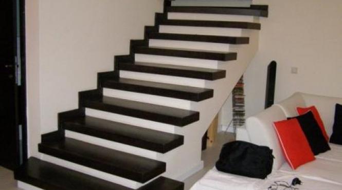 tragedie la iasi o fetita a murit dupa ce a cazut pe scari