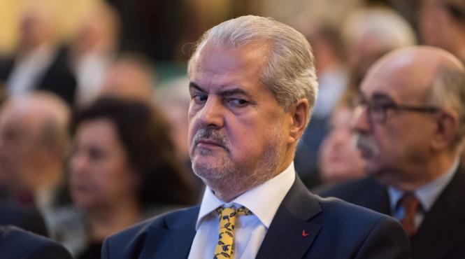 adrian nastase il ataca pe presedinte dupa episodul agresarii in piata universitatii a lui gelu voican voiculescu aceasta pare a fi romania normala