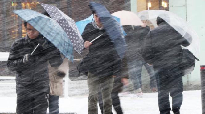 cod galben de precipitatii mixte si polei pentru trei judete pana la ora 11 00