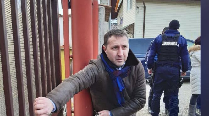 revoltator doi copii din arges au fost sechestrati in casa in timpul unei executari judecatoresti