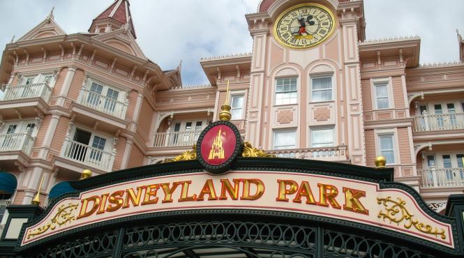 disneyland din hong kong se va inchide temporar din cauza epidemiei de pneumonie virala