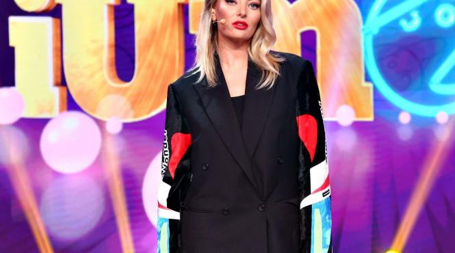 jurata iumor delia despre succesul ultimei piese ma simt mandra ca am dus ultima piesa intr un trending in care aparent nu avea nicio sansa