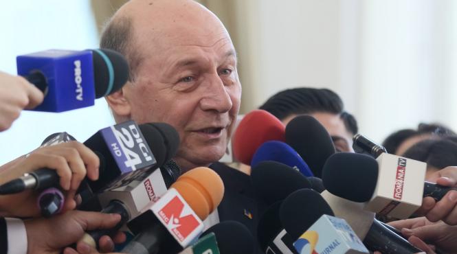basescu controversele publice sunt acum transferate la domnul iohannis si cu asta basta