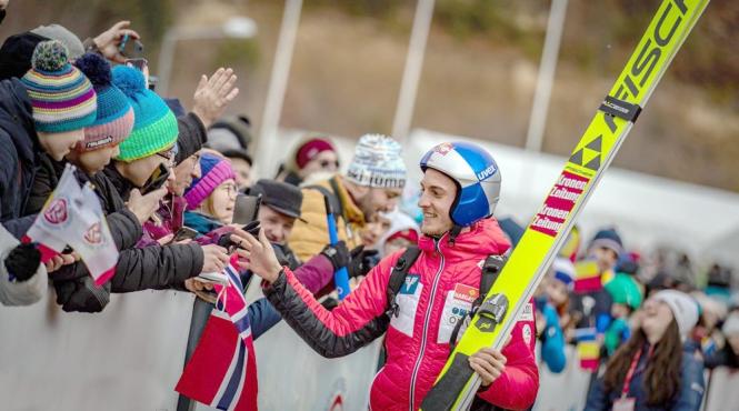 rasnovul a intrat in lumea buna a sariturilor cu schiurile