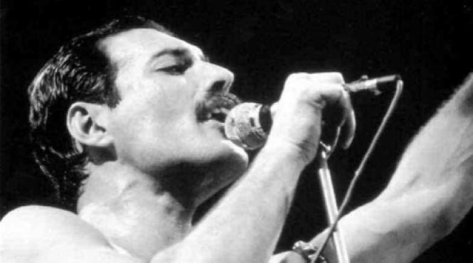 strada pentru freddie mercury la londra