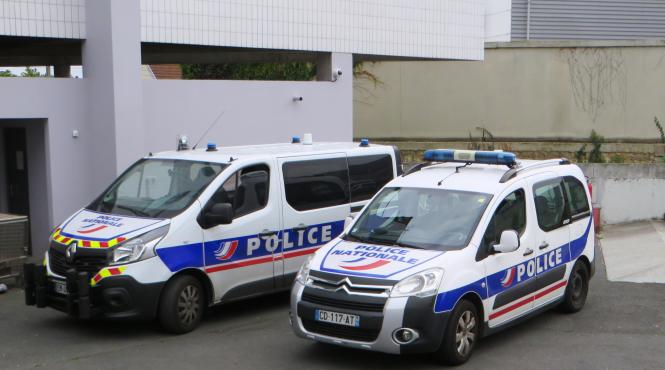 cel putin 18 elevi au fost raniti dupa prabusirea unei pasarele la o scoala din franta