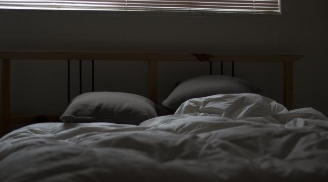 viata in autoizolare muncitul din pat afecteaza calitatea somnului