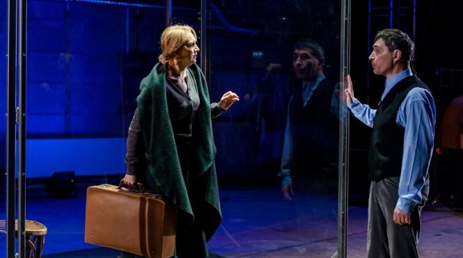 eveniment in premiera sfatul tarii spectacol difuzat simultan de teatrele nationale din iasi si chisinau cu ocazia zilei unirii basarabiei cu romania si a zilei mondiale a teatrului