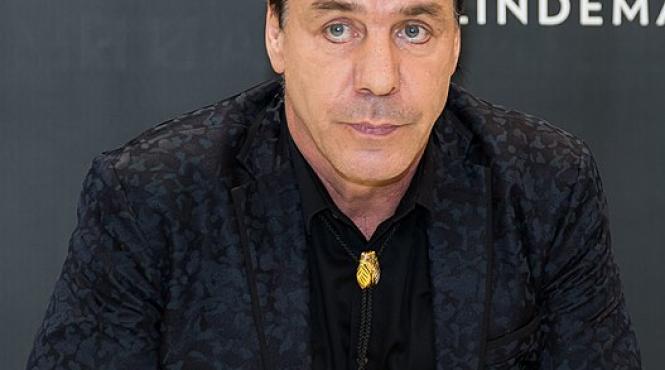 solistul trupei rammstein la terapie intensiva dupa ce a fost diagnosticat cu coronavirus