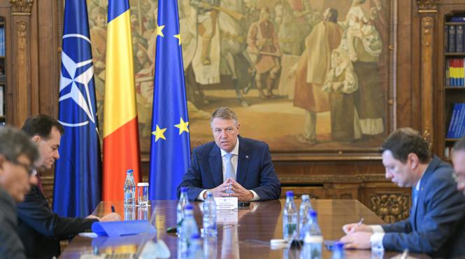 klaus iohannis intalnire la palatul cotroceni in contextul epidemiei de covid 19