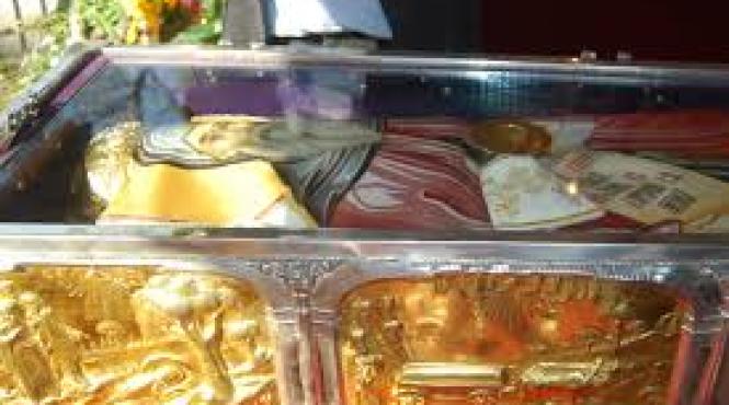 procesiune cu moastele sfantului dimitrie cel nou pe strazile capitalei pentru izbavirea de epidemia covid19