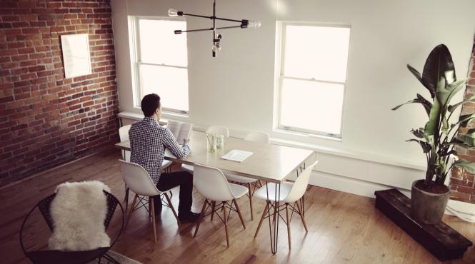 cum ne menajam coloana cand stam mult pe scaun