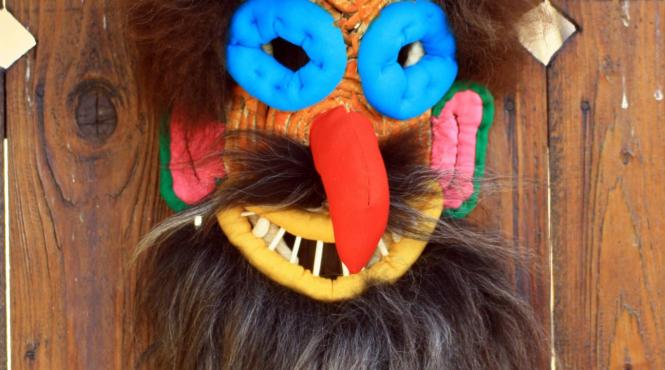 covid 19 speriat cu masti populare