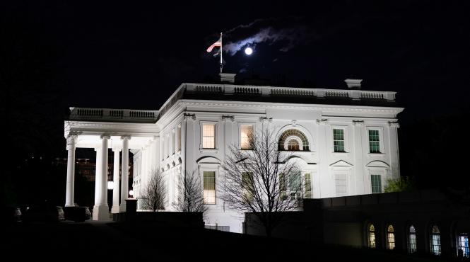 donald trump incepe sa privatizeze luna