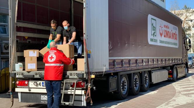 campania 1 centimetru de fapte cu totii in linia intai aduce primele ajutoare la spitalul din suceava