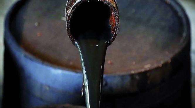 piata mondiala a petrolului ingenuncheata de prabusirea cererii