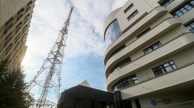 fabrica de campioni a lui ciolos angajata si de sts