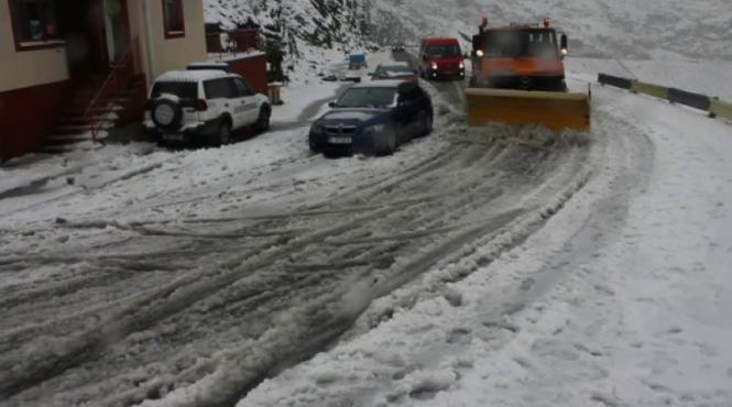 a inceput deszapezirea pe transfagarasan zapada ajunge la 5 6 metri