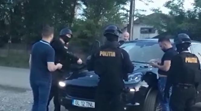 un interlop din buzau si a chemat prietenii pentru o petrecere de ziua lui petrecaretii au fost amendati cu suma totala de 188 000 de lei