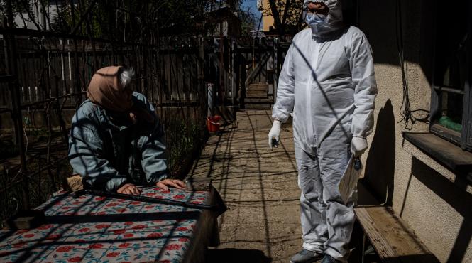 butonul rosu ajuta 600 de varstnici din capitala