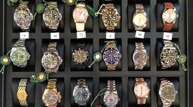 a fost scos la licitatie rolexul din aur al fostului presedinte ion iliescu