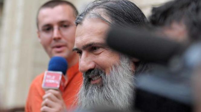 arhiepiscopul tomisului a impartasit din nou fara sa respecte masurile de combatere a noului coronavirus