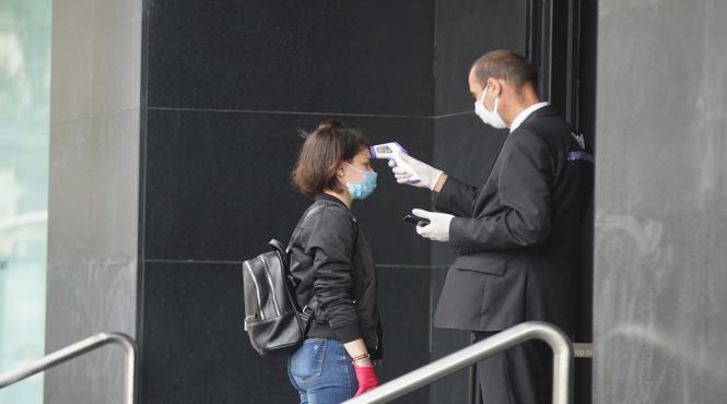 purtarea mastii masurarea temperaturii corporale si dezinfectarea mainilor obligatorii in cadrul institutiilor autoritatilor publice si operatorilor economici