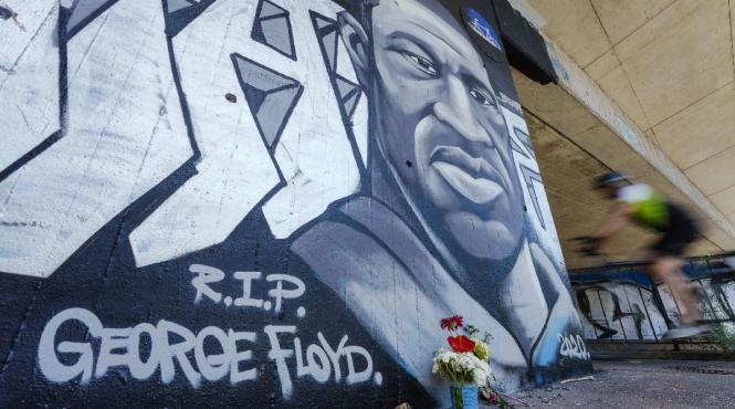 politistul care l a mobilizat cu genunchiul pe gat pe george floyd acuzat de omor de gradul doi alti trei politisti pusi sub acuzare