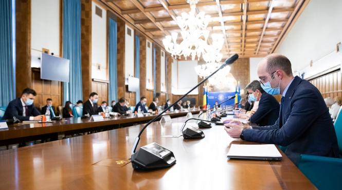 statul si a umflat consumul si ponderea in economie