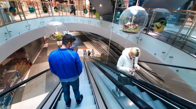 mall urile si au deschis portile