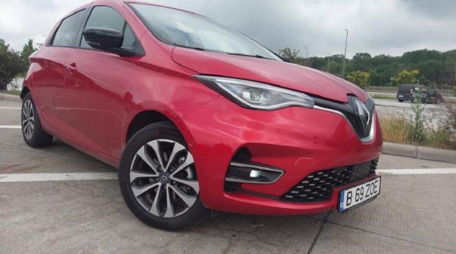 test pe autostrada cu o masina electrica