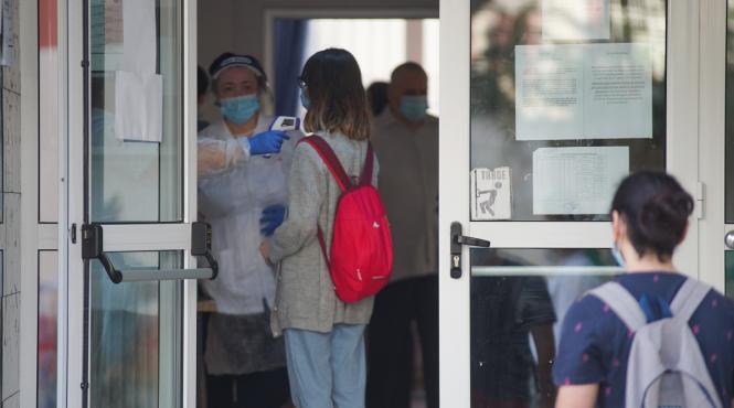 men peste 200 de elevi vor sustine luni evaluarea nationala in cadrul etapei speciale