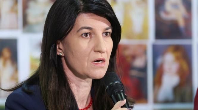 razboi pe facebook intre cilacu si violeta alexandru