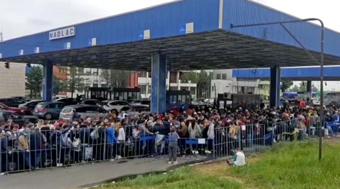aglomeratie la frontiera 100 000 de oameni au tranzitat duminica granita