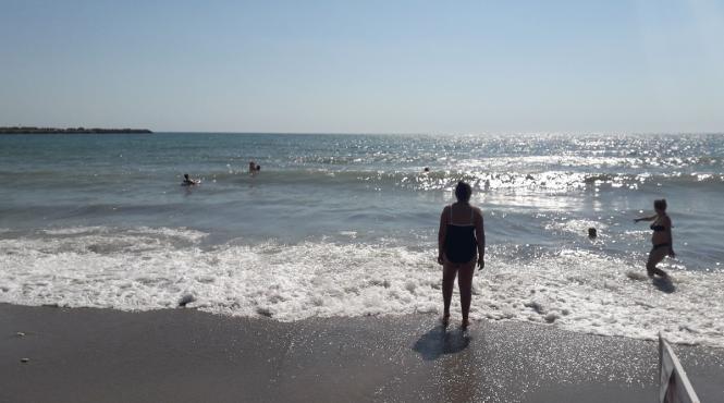 briza tine norii departe de litoral