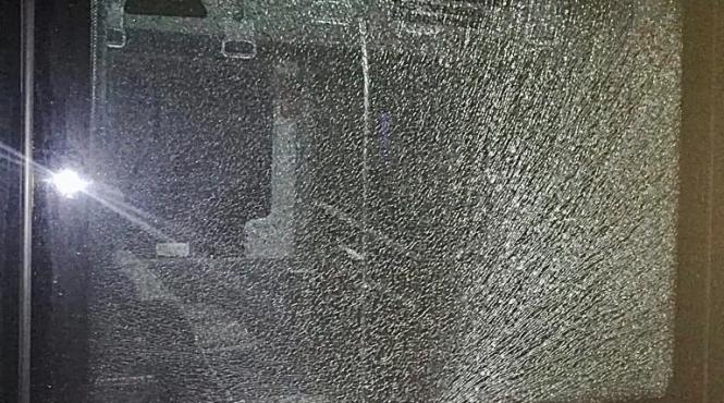 video un autobuz ct bus atacat cu pietre de un grup de copii a fost spart unul dintre geamuri