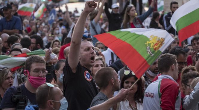 proteste la sofia proiectile din cu urechi de porc miercuri zi de blocada