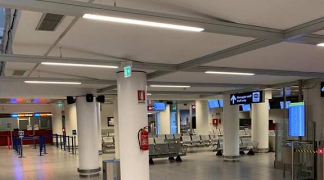 a fost inaugurat noul terminal al aeroportului oradea lucrarile au intarziat doi ani