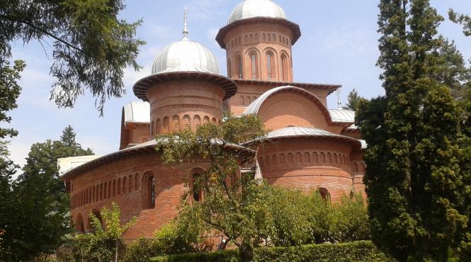 racla cu moastele sfintei mucenite filoteia nu va fi scoasa la procesiune iar accesul persoanelor in curtea manastirii va fi restrictionat